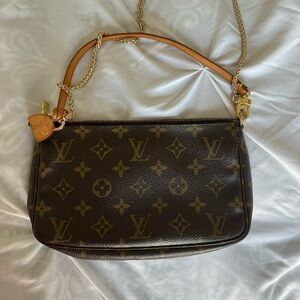 [SOLD OFFLINE] Authentic LV Pochette
